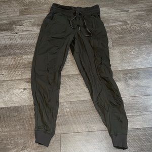 Green lululemon jogger size 4
